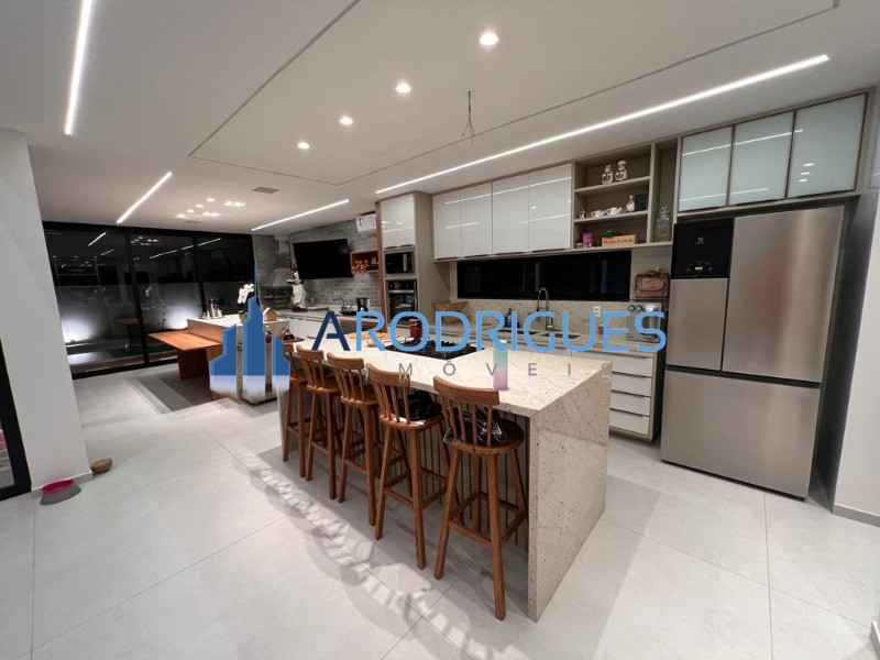 Casa, 5 quartos, 340 m² - Foto 4