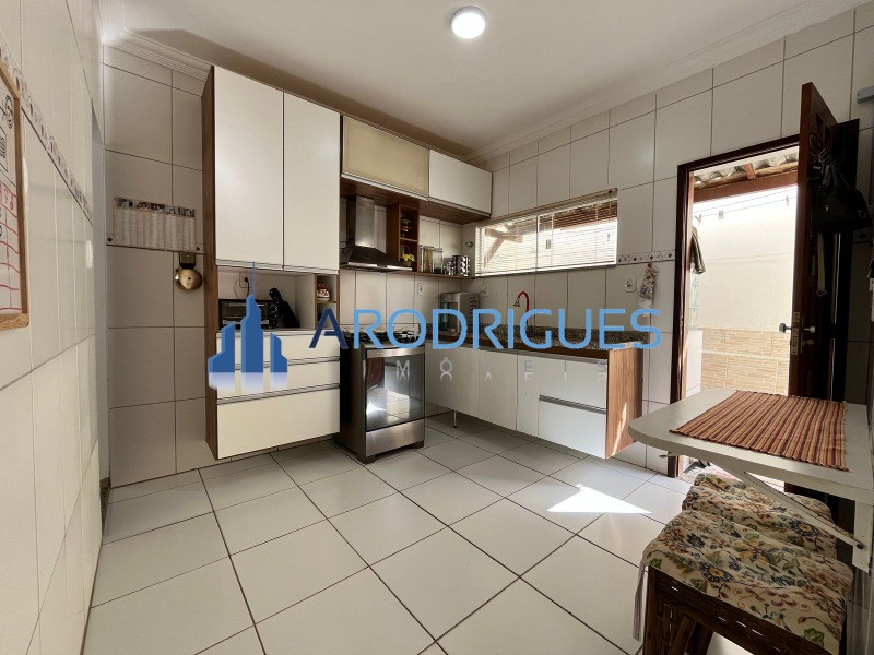 Casa, 4 quartos, 350 m² - Foto 2