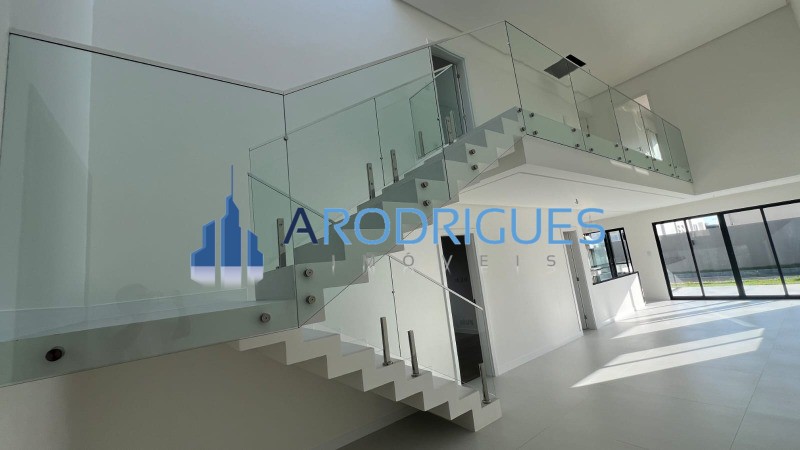 Casa, 4 quartos, 294 m² - Foto 1