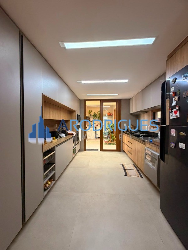 Casa, 4 quartos, 330 m² - Foto 31