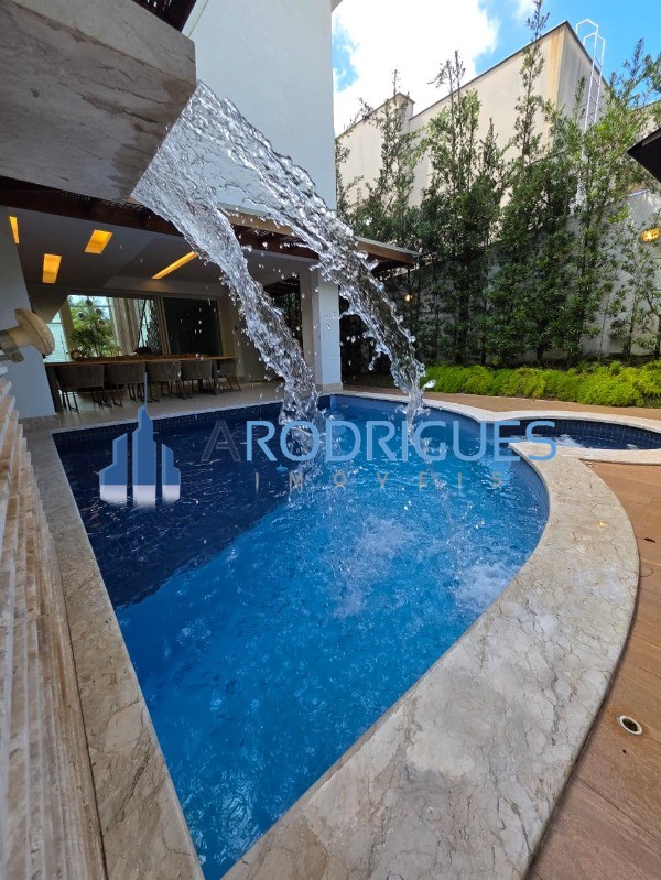 Casa, 4 quartos, 580 m² - Foto 1