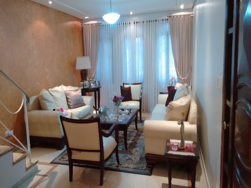 Sobrado à venda com 3 quartos, 250m² - Foto 1