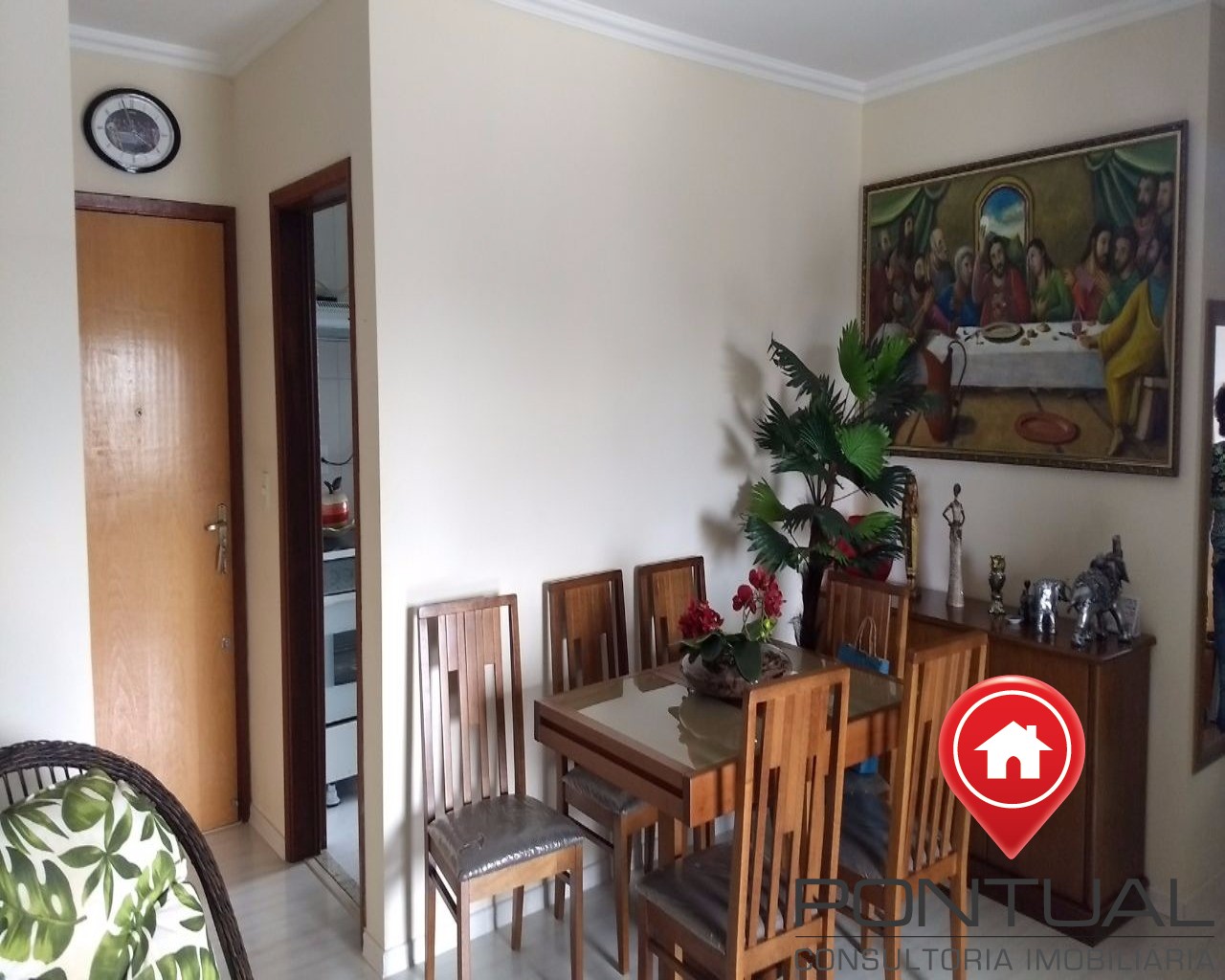 Apartamento à venda Edifício América, 2 dorms na Rua Sorocaba. Faça sua proposta! Pontual Imóveis sua imobiliária em Marília.