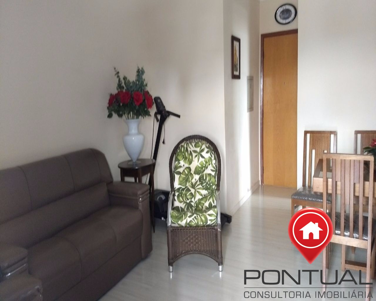 Apartamento à venda Edifício América, 2 dorms na Rua Sorocaba. Faça sua proposta! Pontual Imóveis sua imobiliária em Marília.