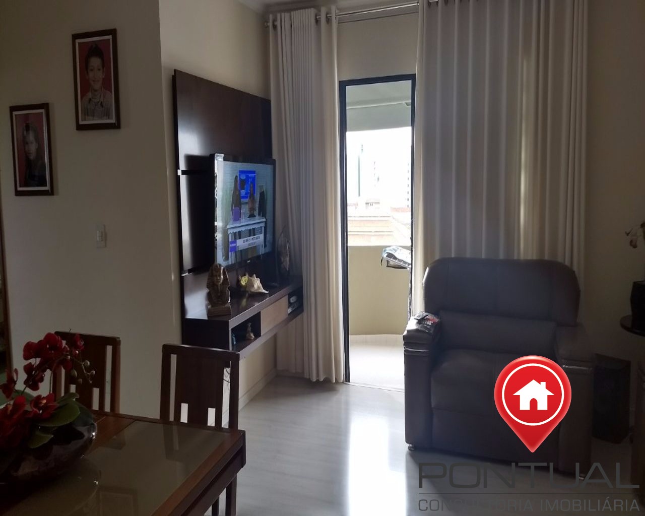 Apartamento à venda Edifício América, 2 dorms na Rua Sorocaba. Faça sua proposta! Pontual Imóveis sua imobiliária em Marília.