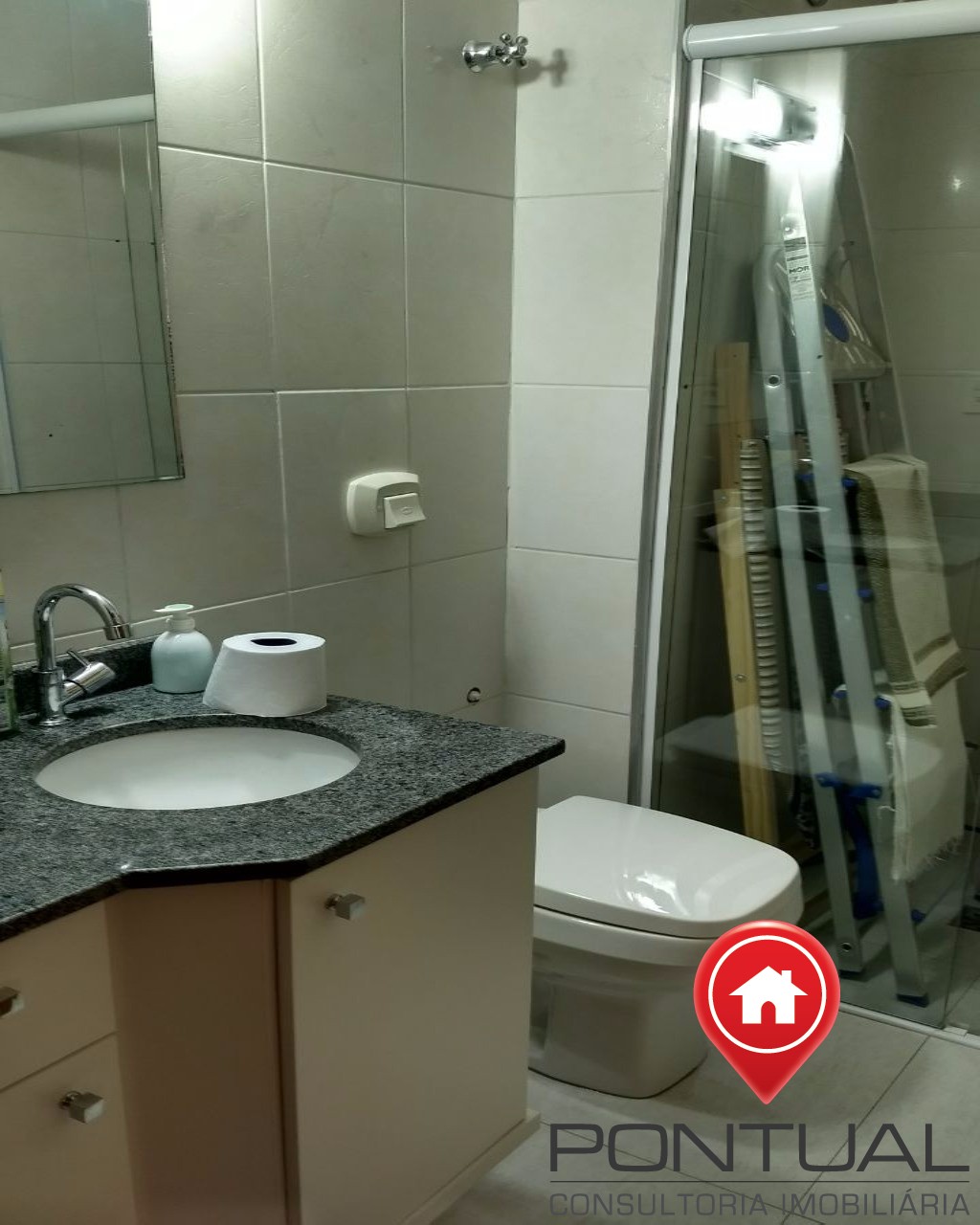 Apartamento à venda Edifício América, 2 dorms na Rua Sorocaba. Faça sua proposta! Pontual Imóveis sua imobiliária em Marília.
