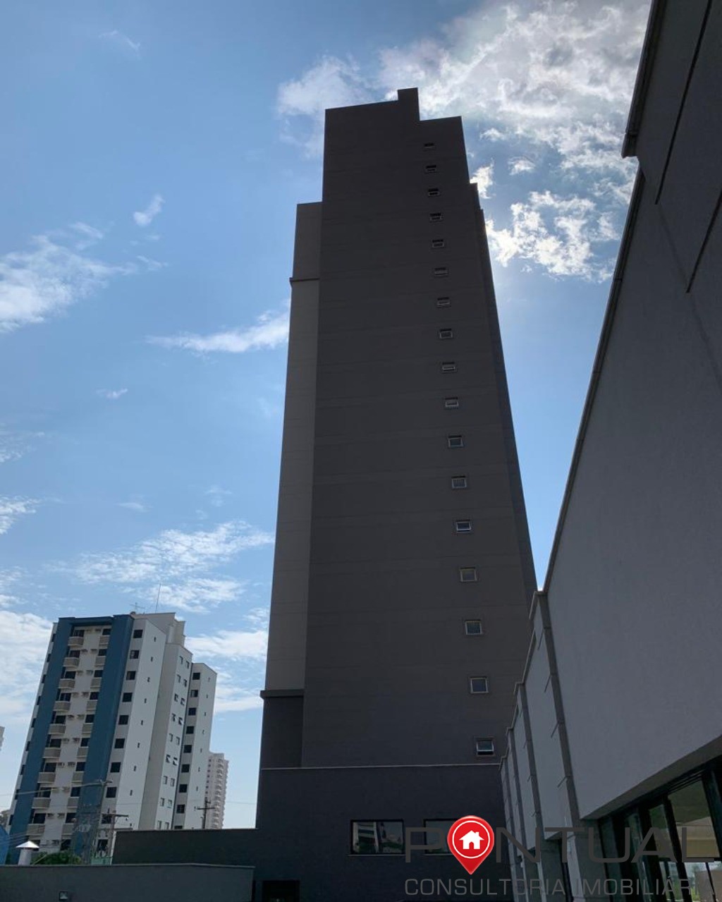 Apartamento em Marília com 3 quartos, suíte, 2 vagas, 110m² na Praça Villas Lobos. Agende visita hoje.