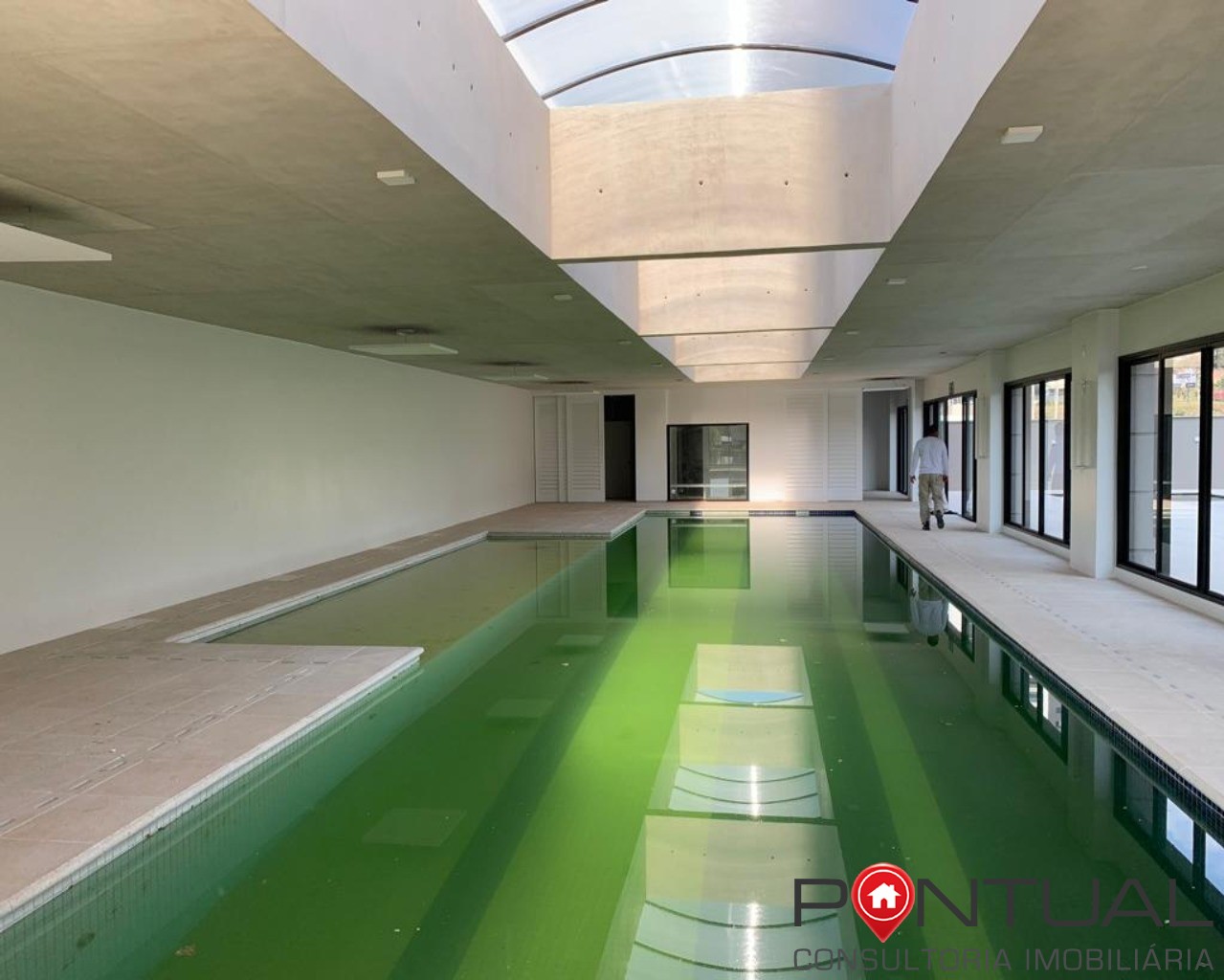 Apartamento em Marília com 3 quartos, suíte, 2 vagas, 110m² na Praça Villas Lobos. Agende visita hoje.