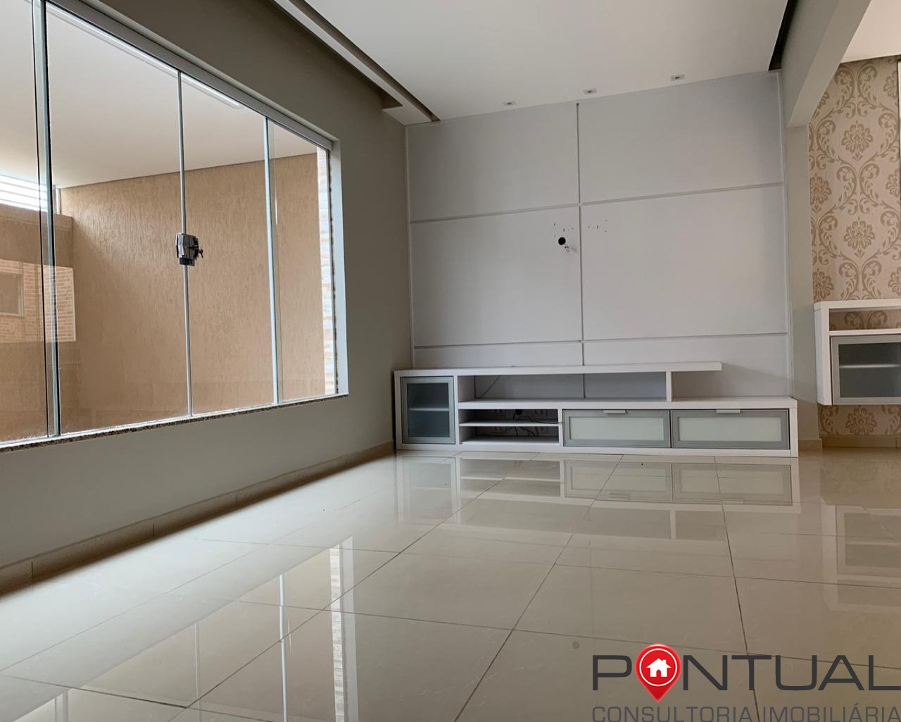 Excelente residência à venda e disponível para alugar no bai