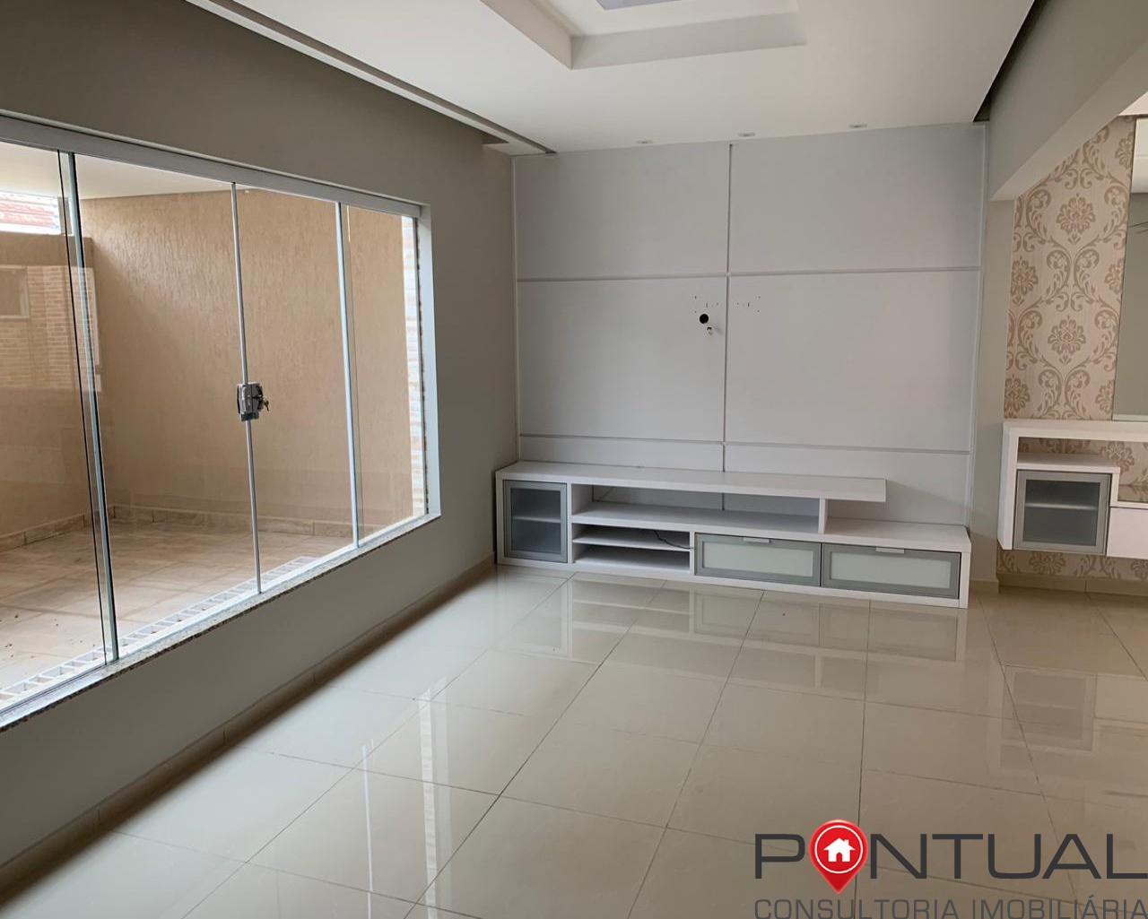 Excelente residência à venda e disponível para alugar no bai