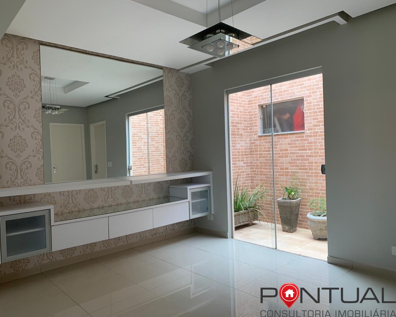 Excelente residência à venda e disponível para alugar no bai