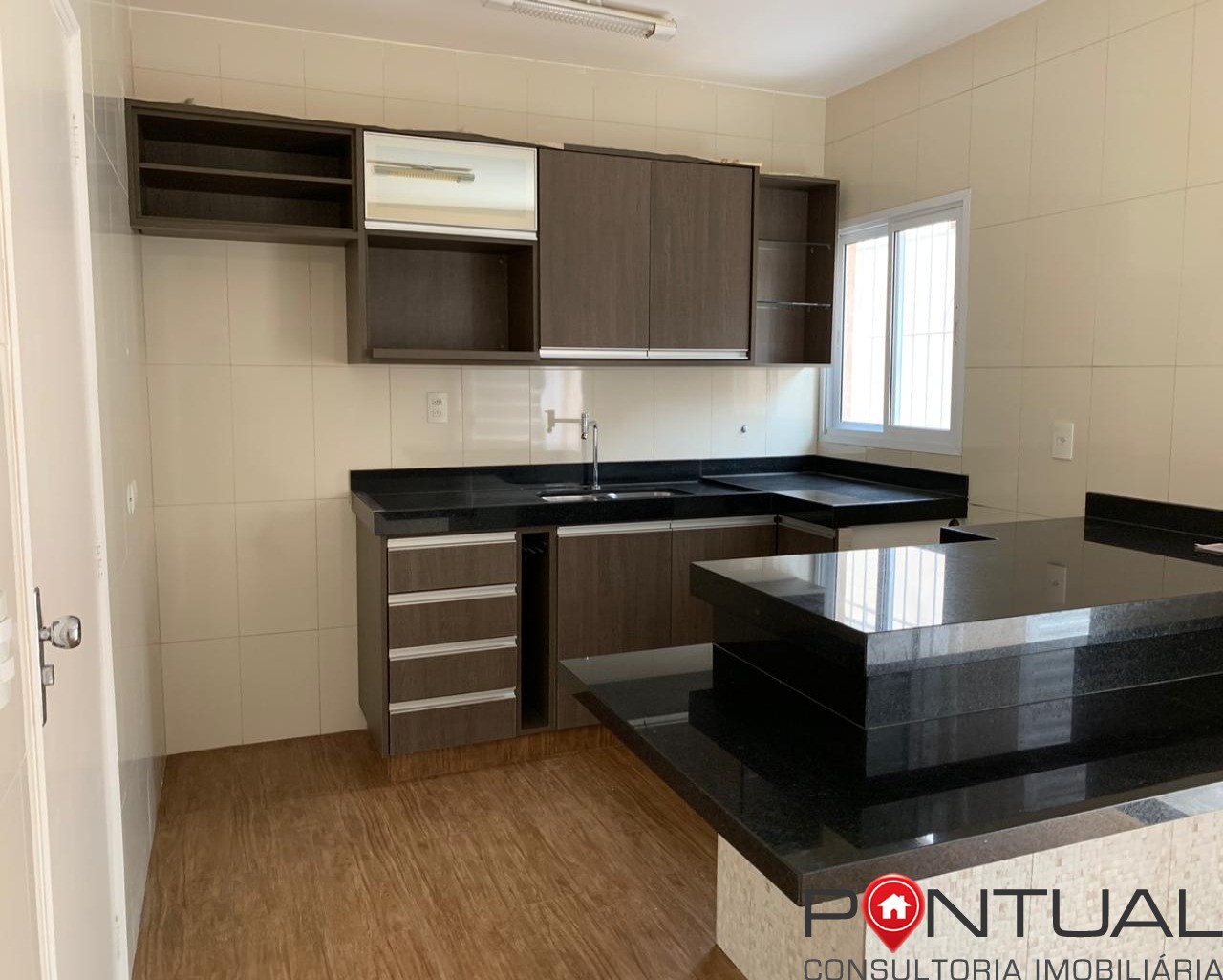 Excelente residência à venda e disponível para alugar no bai