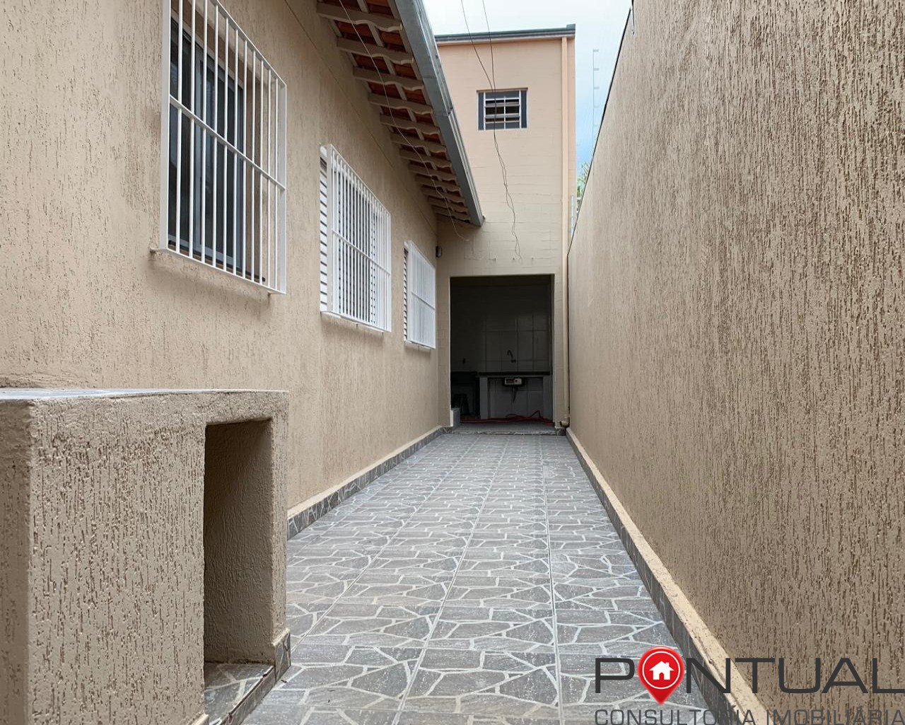 Excelente residência à venda e disponível para alugar no bai