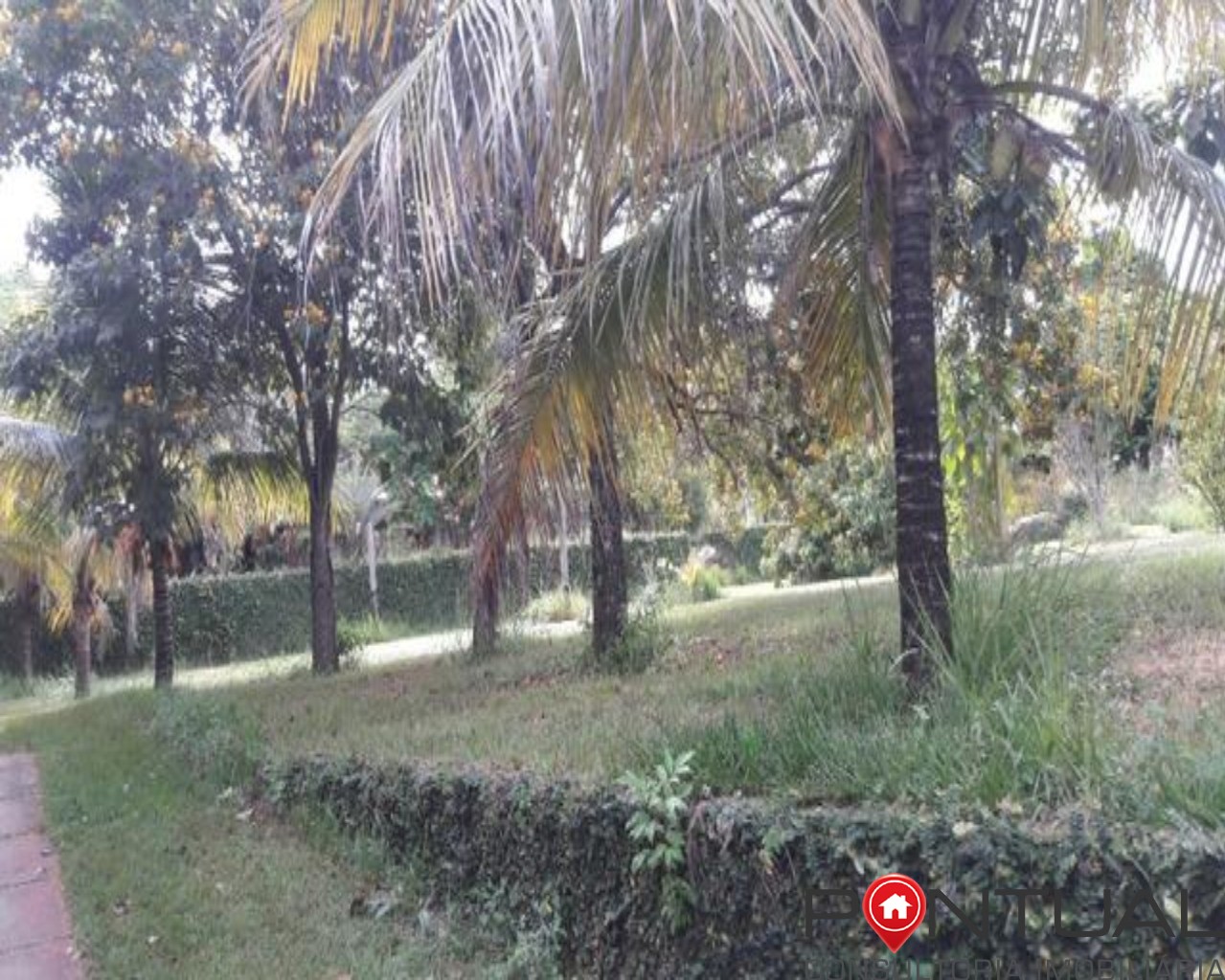 Chácara de luxo em condomínio com 3 quartos e 386m² em maríl