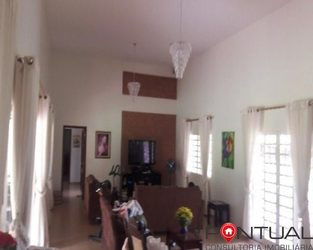 Chácara de luxo em condomínio com 3 quartos e 386m² em maríl