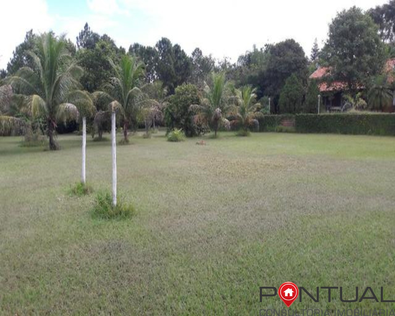 Chácara de luxo em condomínio com 3 quartos e 386m² em maríl