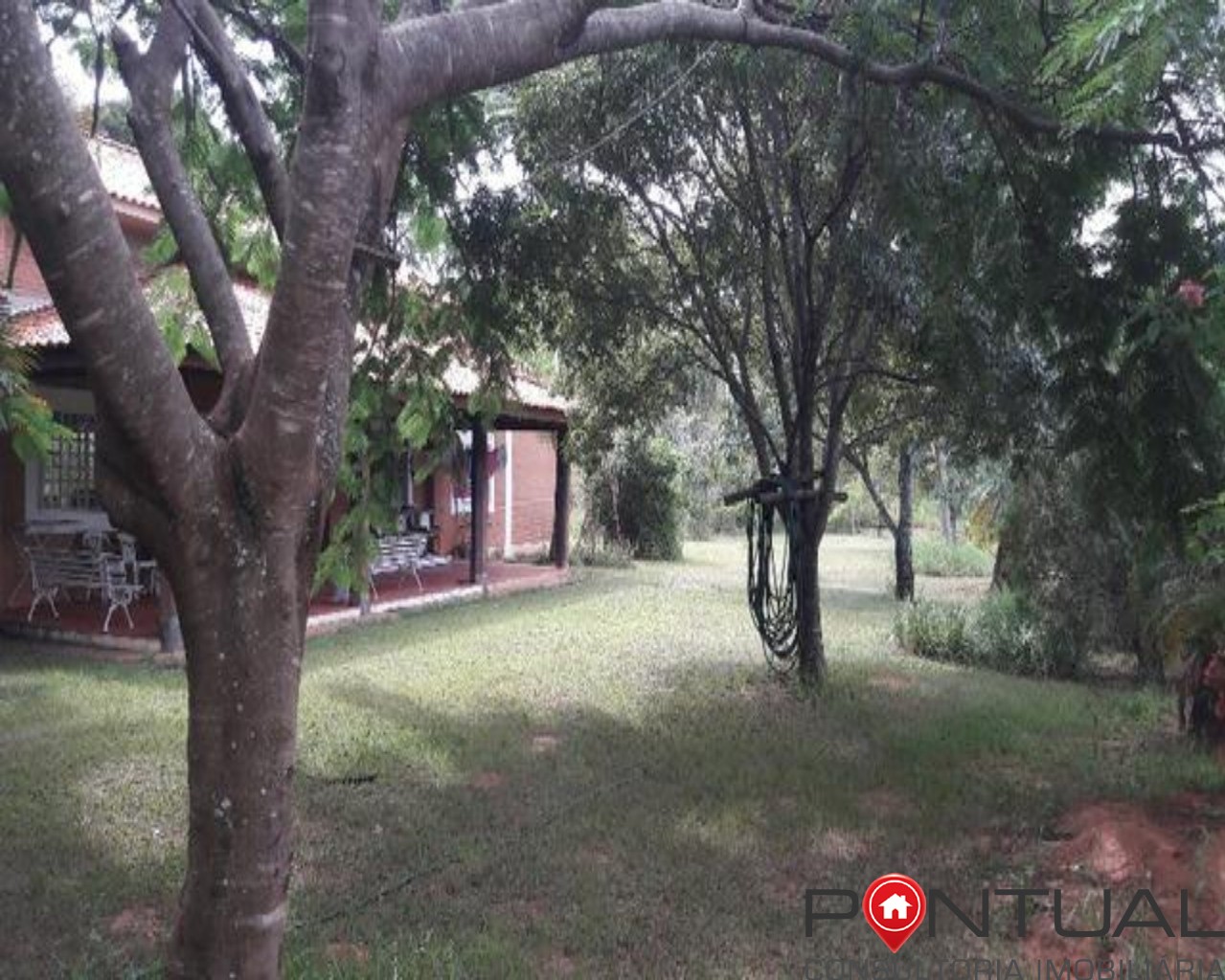 Chácara de luxo em condomínio com 3 quartos e 386m² em maríl
