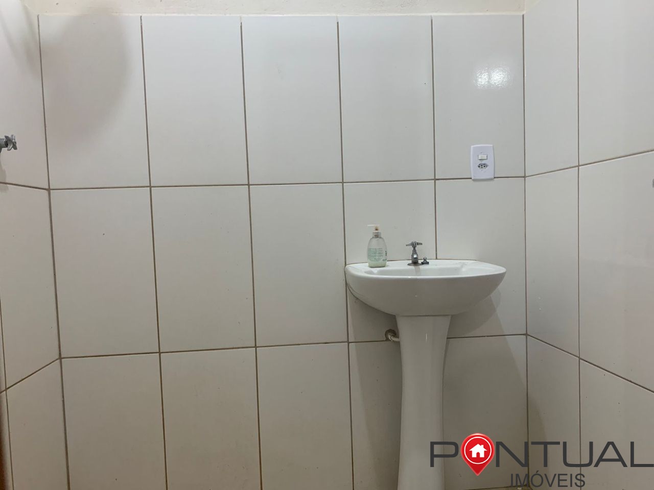 Casa para locação no bairro armando mascaro