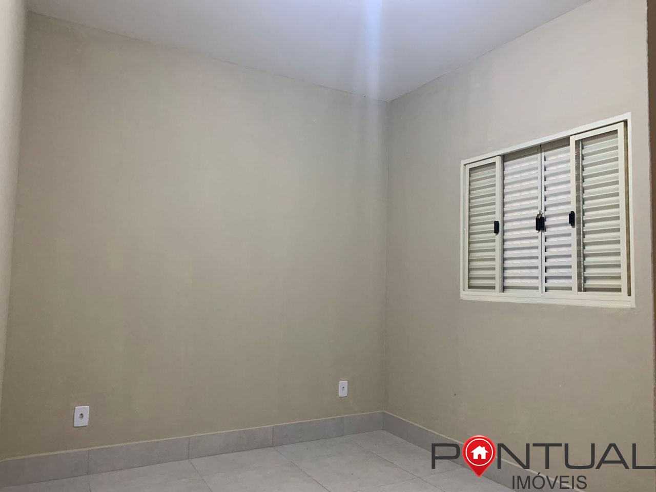 Casa para locação no bairro armando mascaro