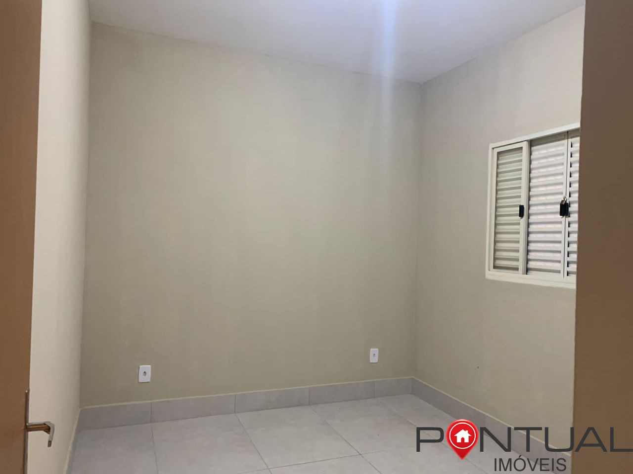Casa para locação no bairro armando mascaro