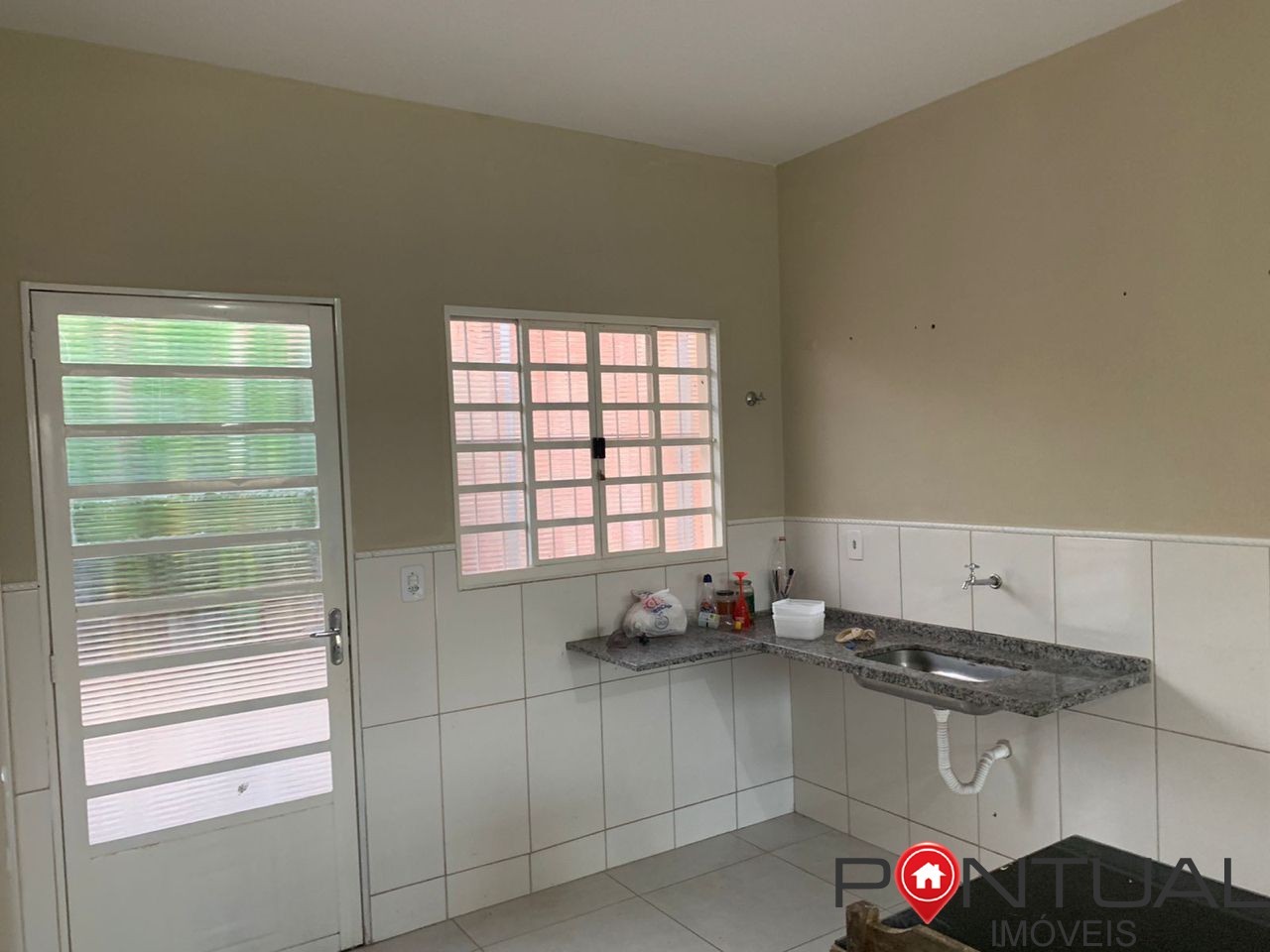 Casa para locação no bairro armando mascaro