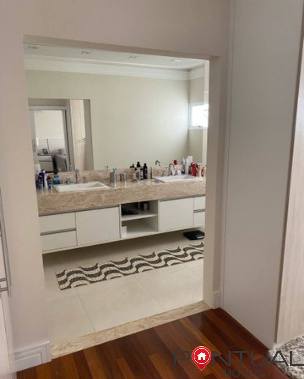 Casa em condomínio de luxo no Jardim Tropical, Marília-SP: 3 quartos, 3 suítes, 2 salas, 5 banheiros, 400m² de área. Aproveite!