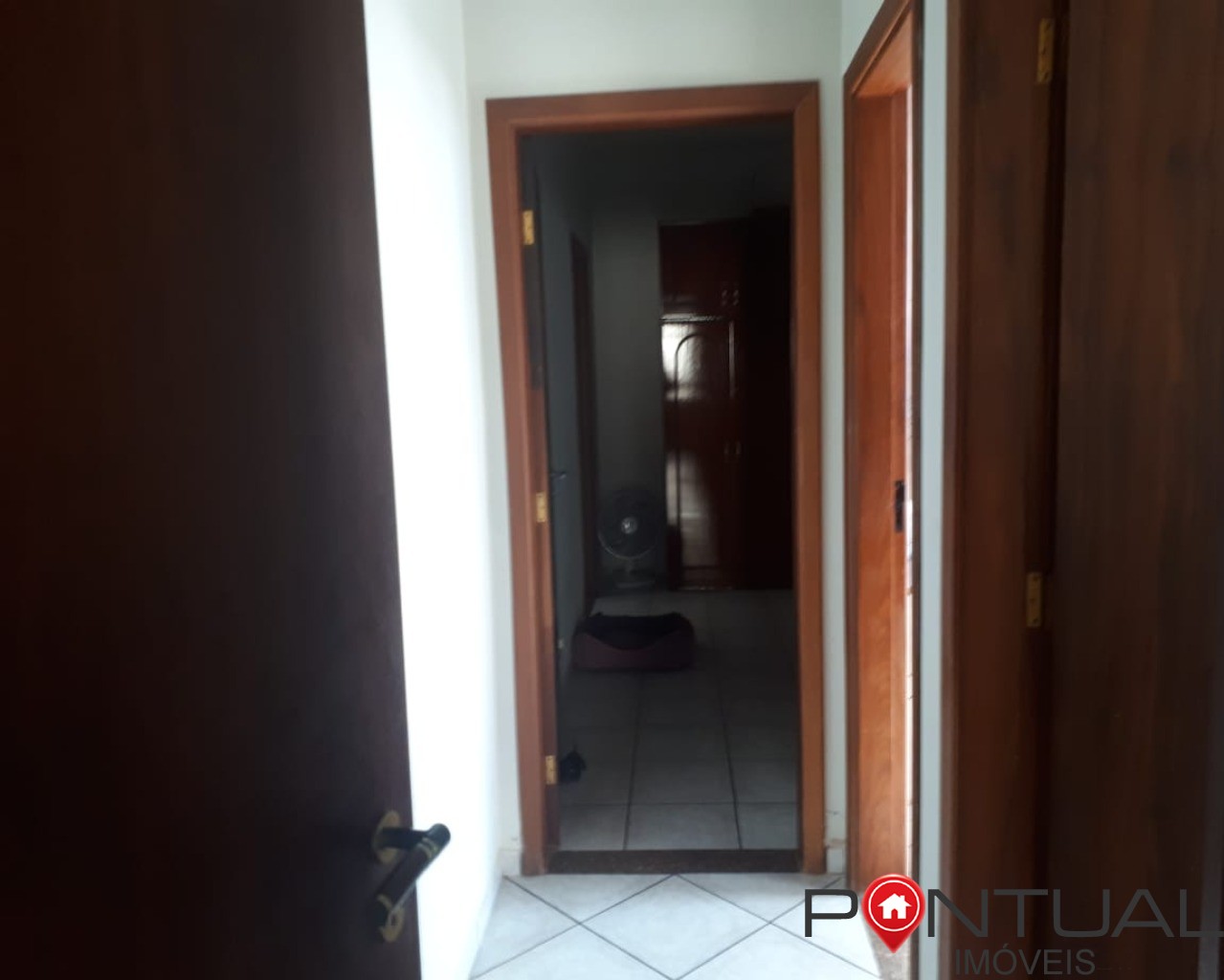 Imperdível casa à venda em Marília-SP, Parque São Jorge: 3 quartos, 1 suíte, 1 sala, 180m²!