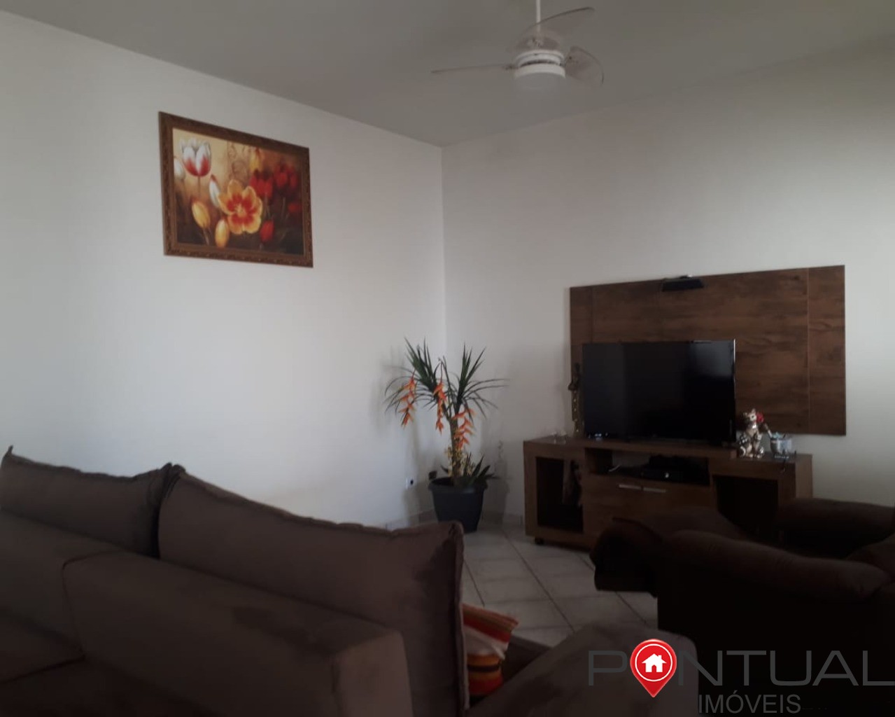 Imperdível casa à venda em Marília-SP, Parque São Jorge: 3 quartos, 1 suíte, 1 sala, 180m²!