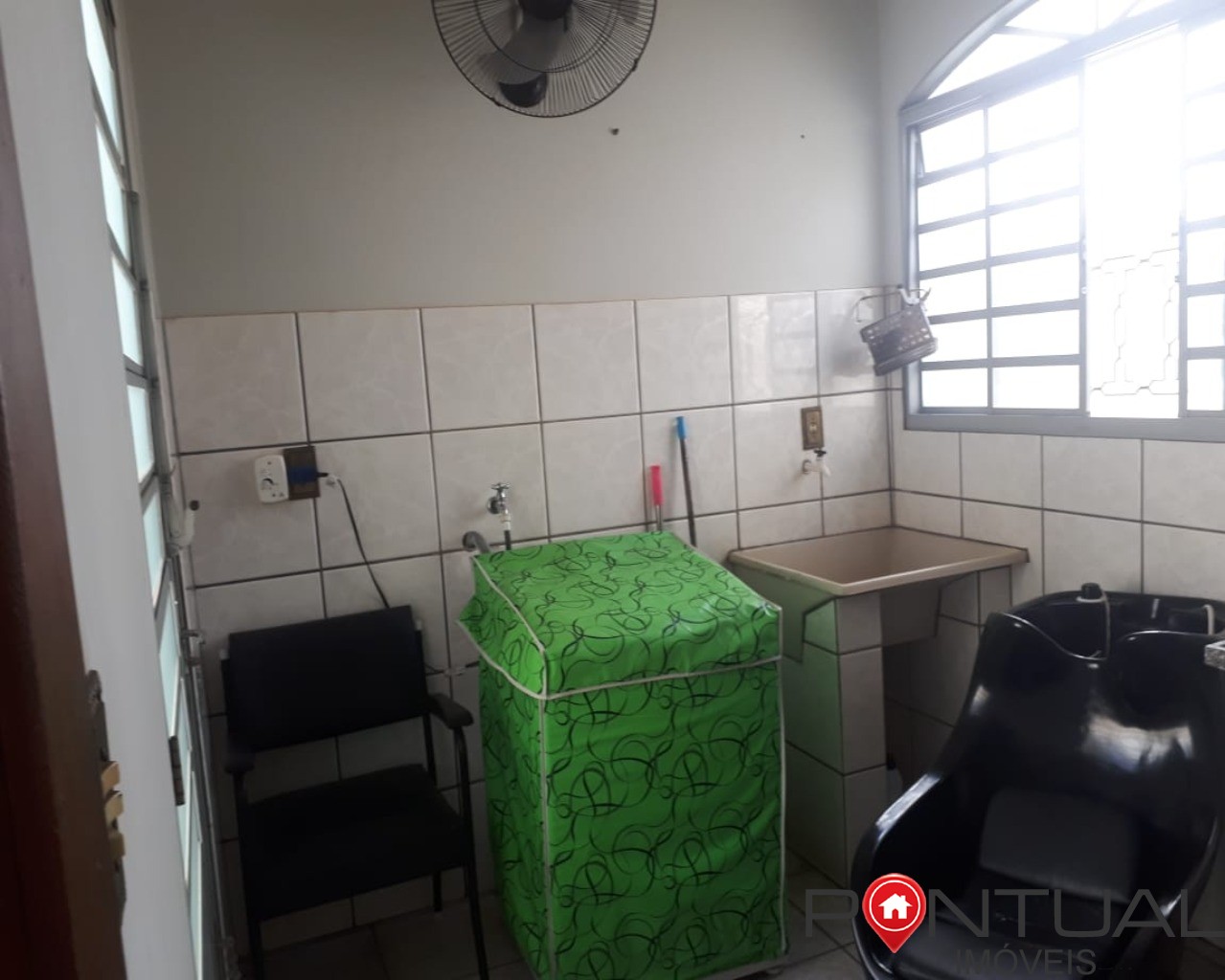 Imperdível casa à venda em Marília-SP, Parque São Jorge: 3 quartos, 1 suíte, 1 sala, 180m²!