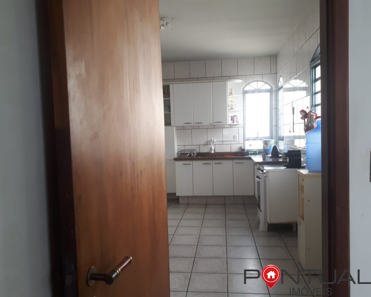 Imperdível casa à venda em Marília-SP, Parque São Jorge: 3 quartos, 1 suíte, 1 sala, 180m²!
