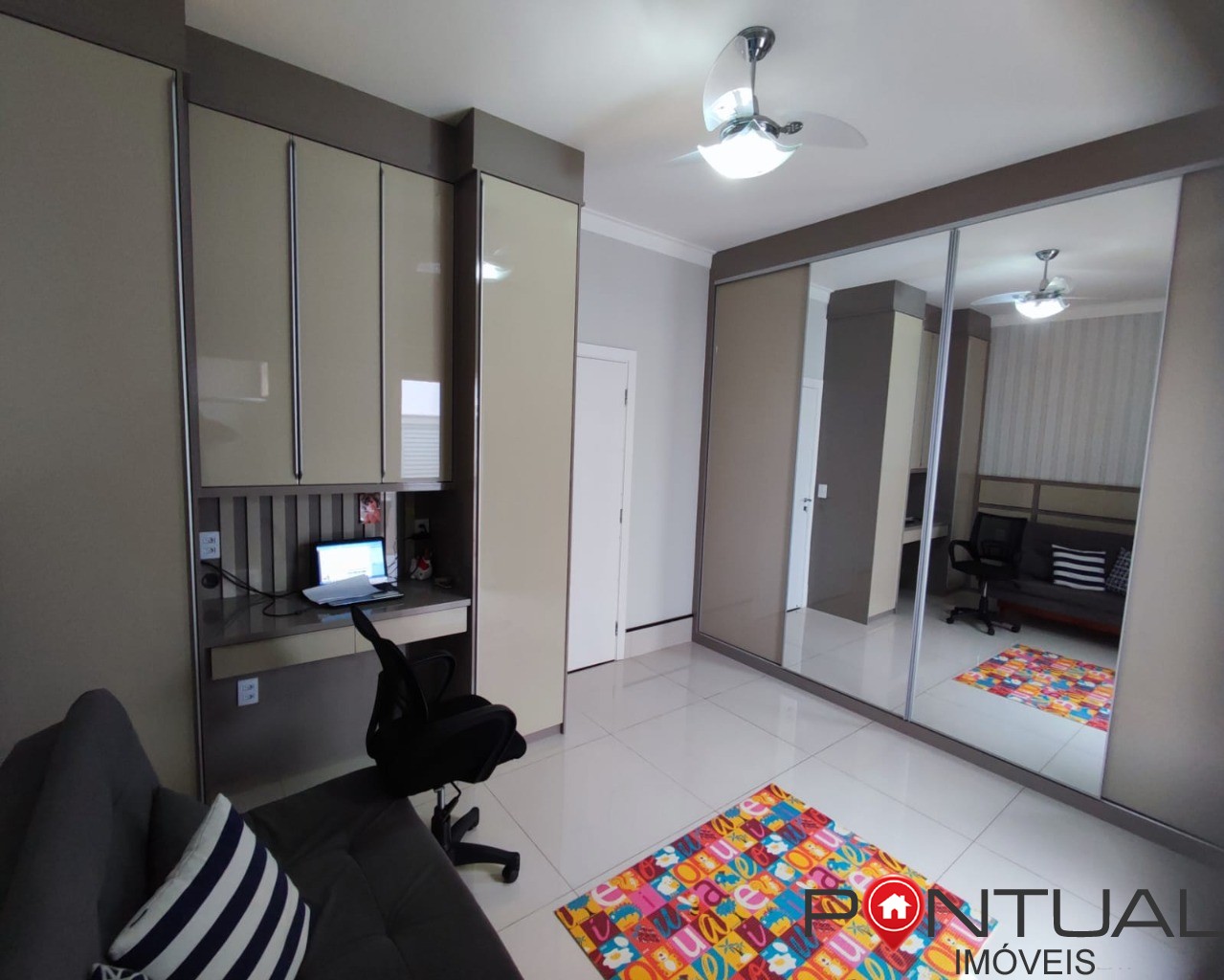 Casa à Venda no Condomínio Reserva Esmeralda em Marília SP - 3 Suítes 245m² - R$ 1.500.000 Negociável - Mobiliada Completa