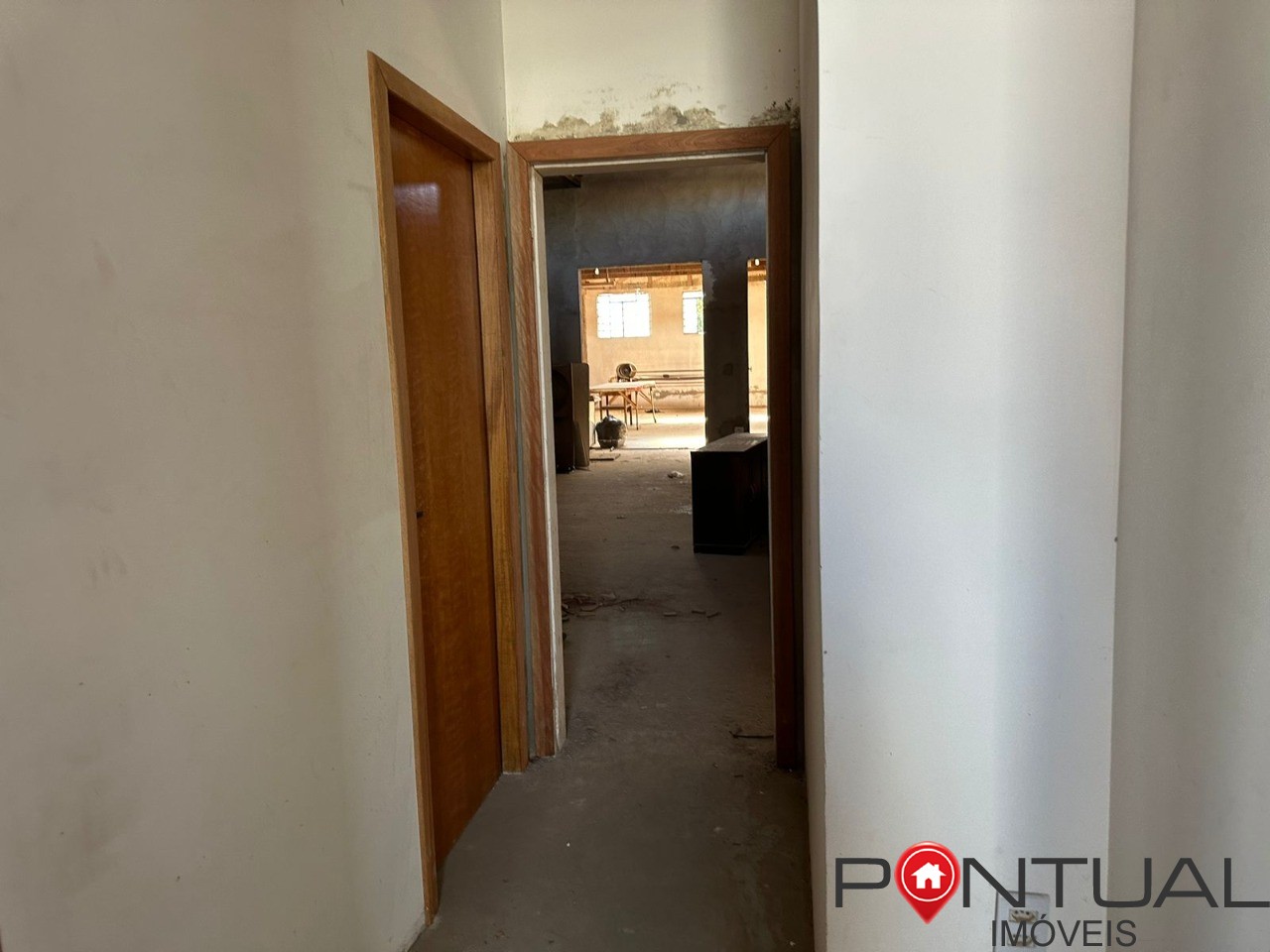 Salão Comercial à Venda em Marília-SP, Bairro Marília: 3 Salas, 3 Banheiros, 300m² de Área. Visie com a Pontual Imóveis, sua imobiliáaria em Marília