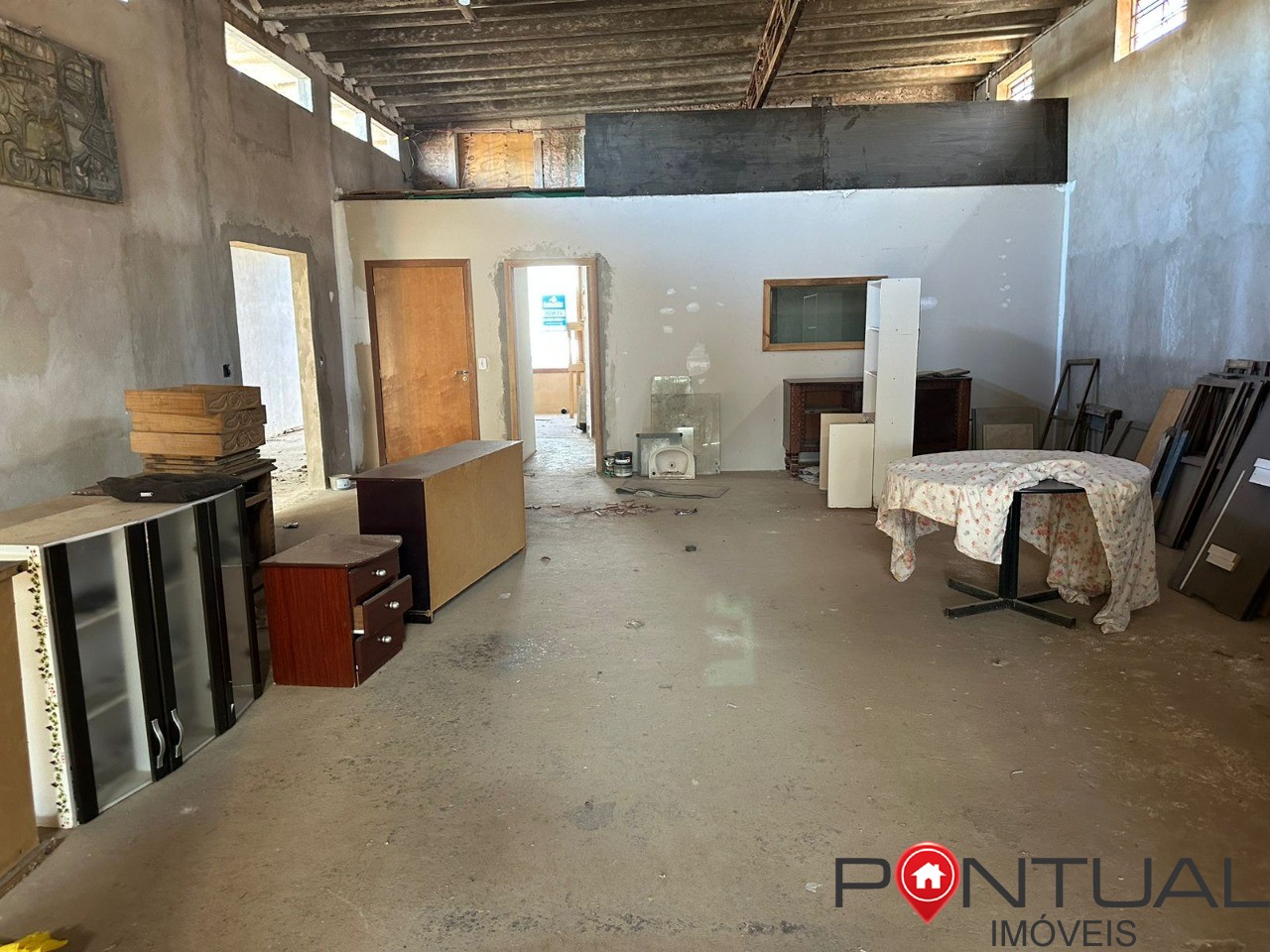 Salão Comercial à Venda em Marília-SP, Bairro Marília: 3 Salas, 3 Banheiros, 300m² de Área. Visie com a Pontual Imóveis, sua imobiliáaria em Marília