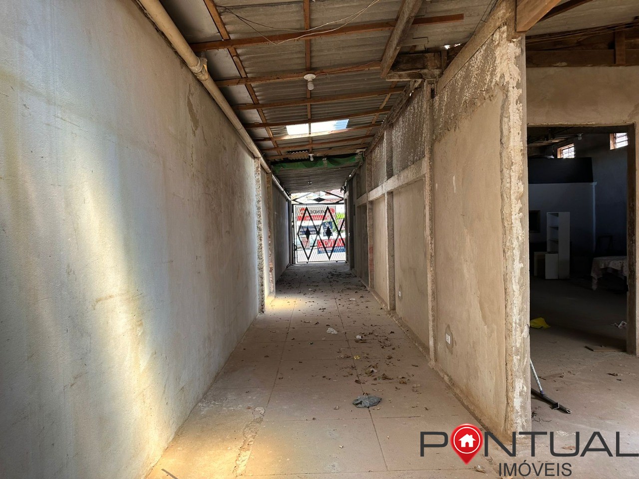 Salão Comercial à Venda em Marília-SP, Bairro Marília: 3 Salas, 3 Banheiros, 300m² de Área. Visie com a Pontual Imóveis, sua imobiliáaria em Marília