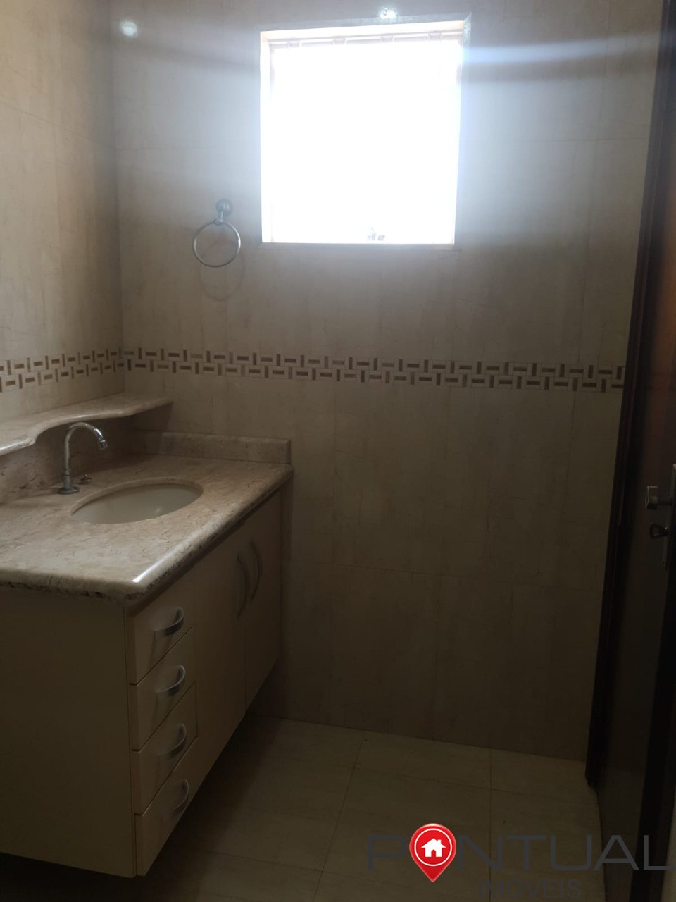 Casa à Venda Professor José Augusto Marília SP - 3 Quartos 1 Suíte - R$ 480.000 Negociável - 170m² com Edícula. Compre com imobiliária Pontual Marília