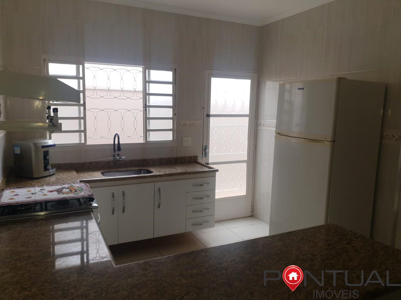Casa à Venda Professor José Augusto Marília SP - 3 Quartos 1 Suíte - R$ 480.000 Negociável - 170m² com Edícula. Compre com imobiliária Pontual Marília