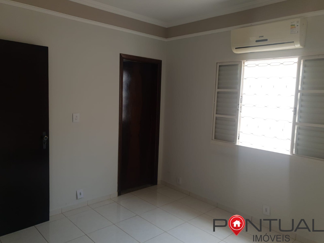 Casa à Venda Professor José Augusto Marília SP - 3 Quartos 1 Suíte - R$ 480.000 Negociável - 170m² com Edícula. Compre com imobiliária Pontual Marília