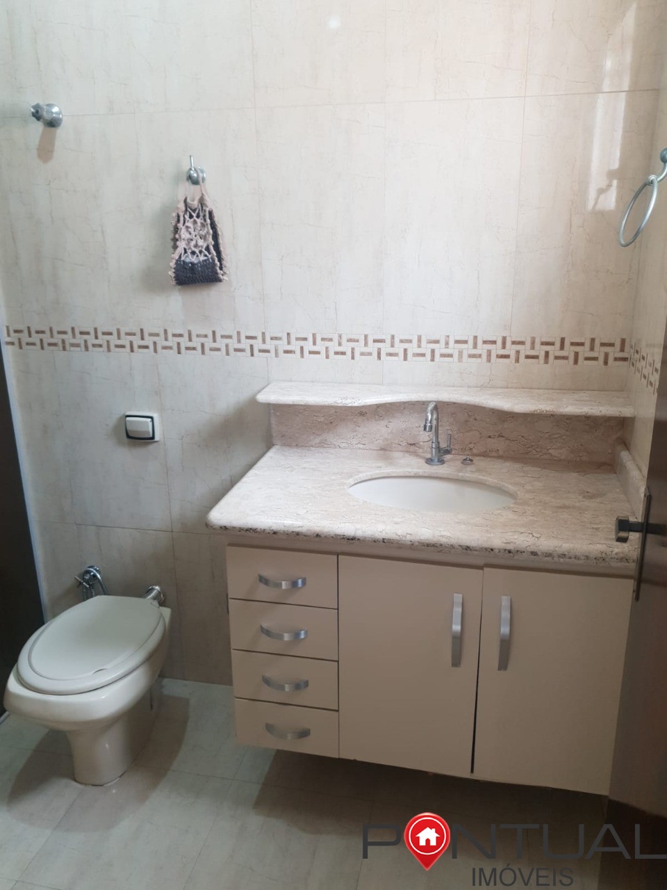 Casa à Venda Professor José Augusto Marília SP - 3 Quartos 1 Suíte - R$ 480.000 Negociável - 170m² com Edícula. Compre com imobiliária Pontual Marília