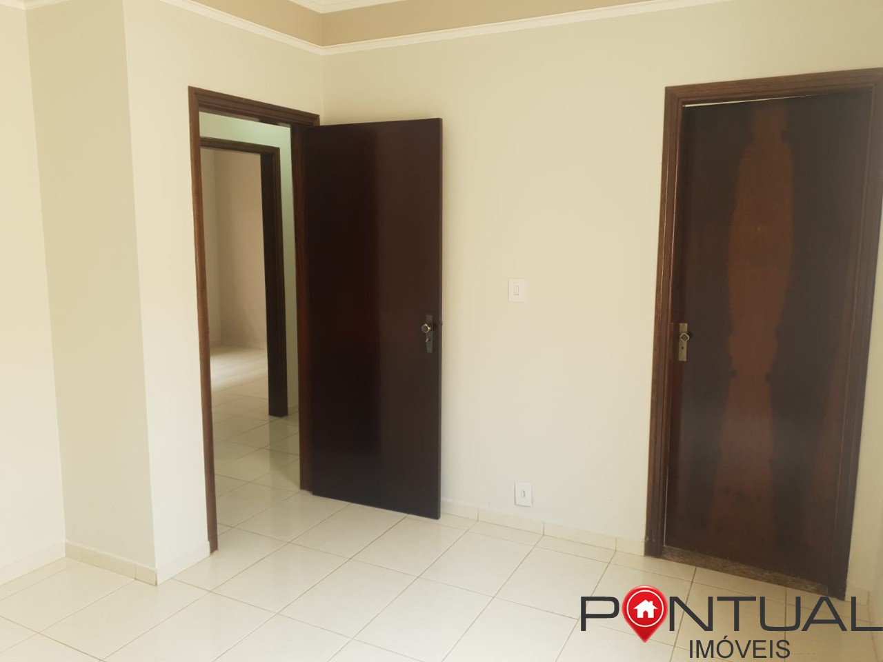 Casa à Venda Professor José Augusto Marília SP - 3 Quartos 1 Suíte - R$ 480.000 Negociável - 170m² com Edícula. Compre com imobiliária Pontual Marília