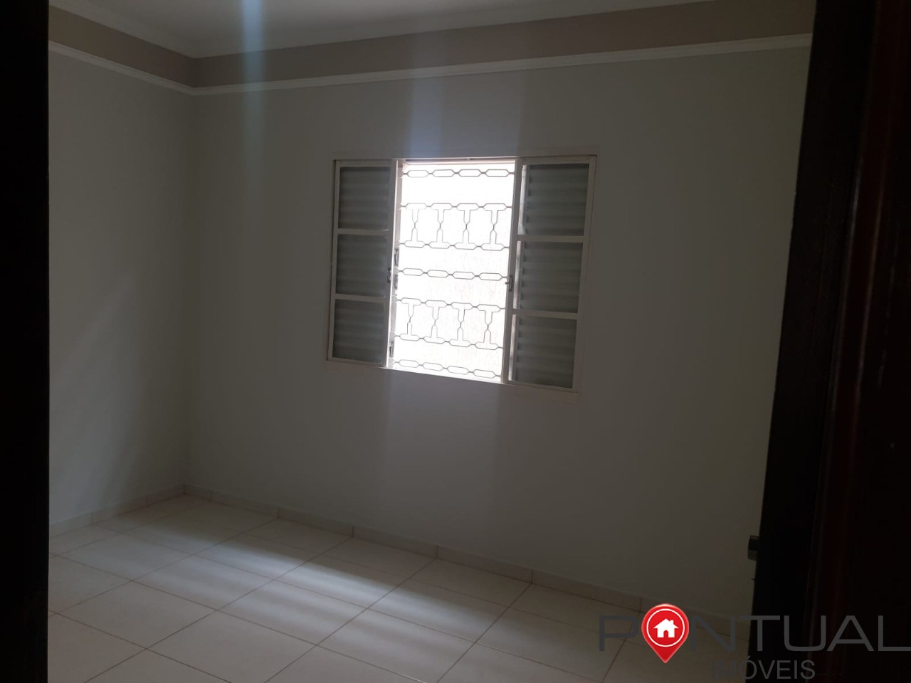 Casa à Venda Professor José Augusto Marília SP - 3 Quartos 1 Suíte - R$ 480.000 Negociável - 170m² com Edícula. Compre com imobiliária Pontual Marília