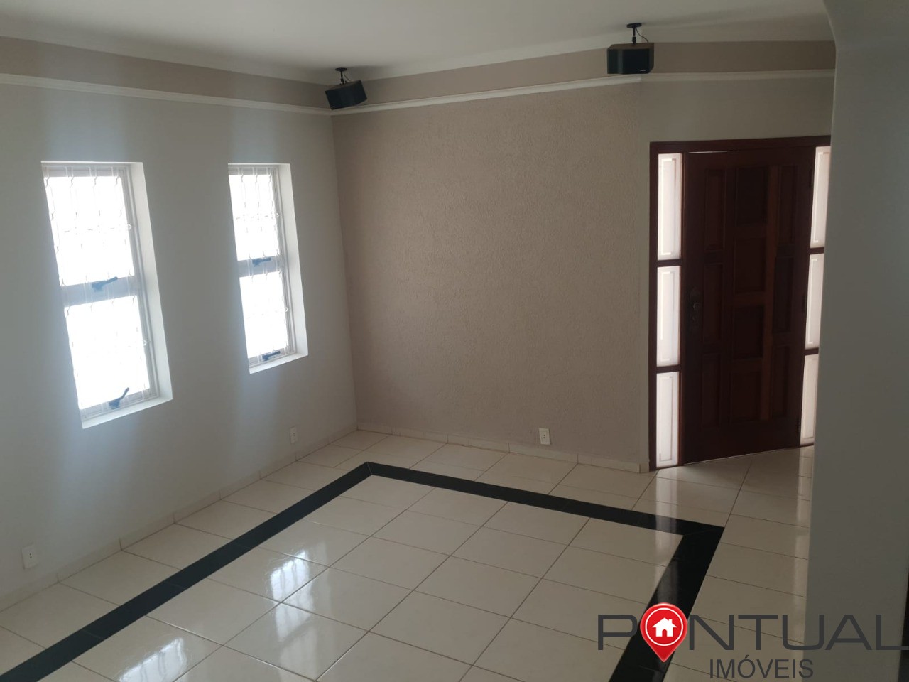 Casa à Venda Professor José Augusto Marília SP - 3 Quartos 1 Suíte - R$ 480.000 Negociável - 170m² com Edícula. Compre com imobiliária Pontual Marília