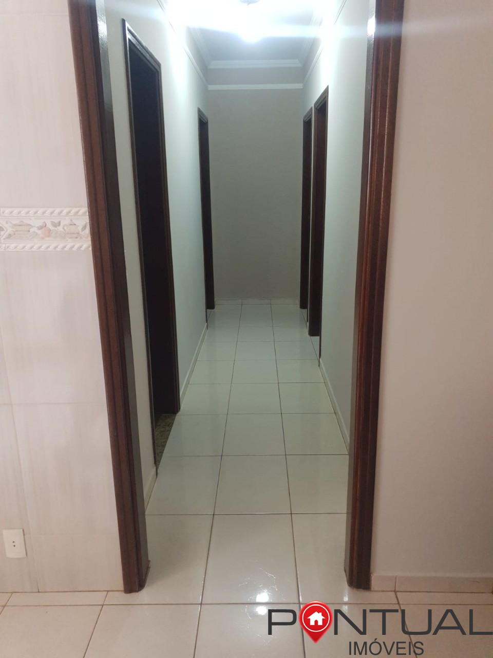 Casa à Venda Professor José Augusto Marília SP - 3 Quartos 1 Suíte - R$ 480.000 Negociável - 170m² com Edícula. Compre com imobiliária Pontual Marília