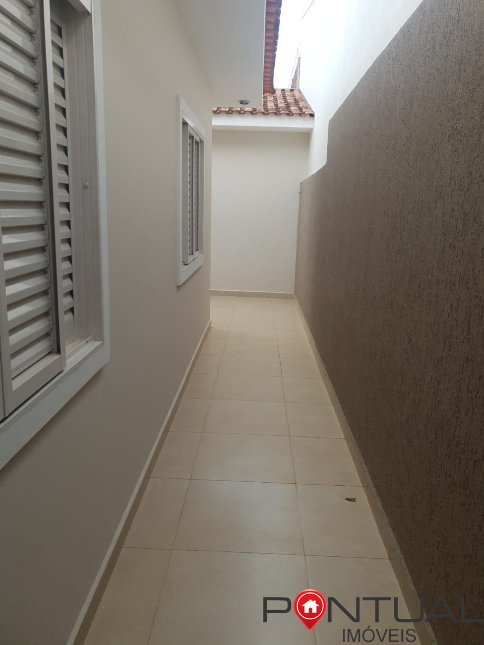Casa à Venda Professor José Augusto Marília SP - 3 Quartos 1 Suíte - R$ 480.000 Negociável - 170m² com Edícula. Compre com imobiliária Pontual Marília