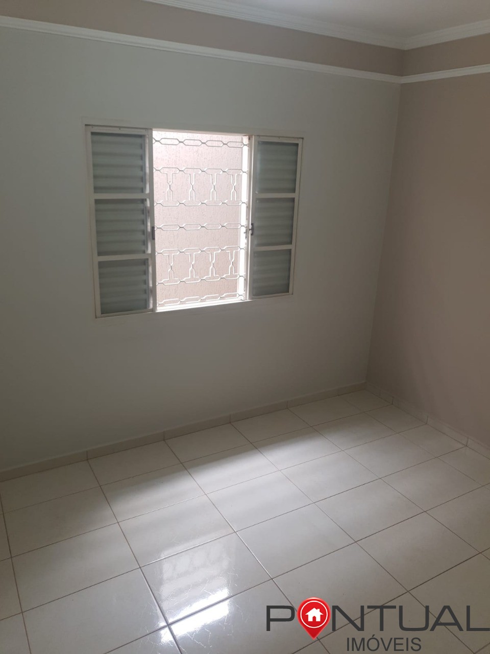 Casa à Venda Professor José Augusto Marília SP - 3 Quartos 1 Suíte - R$ 480.000 Negociável - 170m² com Edícula. Compre com imobiliária Pontual Marília