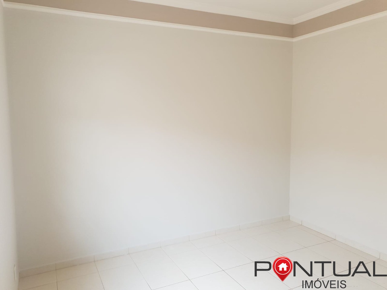 Casa à Venda Professor José Augusto Marília SP - 3 Quartos 1 Suíte - R$ 480.000 Negociável - 170m² com Edícula. Compre com imobiliária Pontual Marília