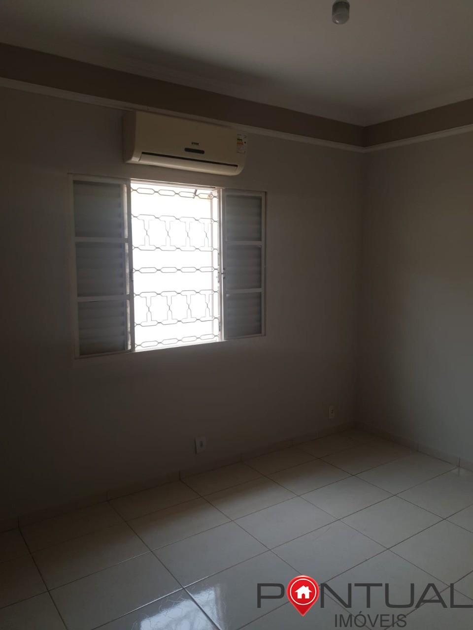 Casa à Venda Professor José Augusto Marília SP - 3 Quartos 1 Suíte - R$ 480.000 Negociável - 170m² com Edícula. Compre com imobiliária Pontual Marília