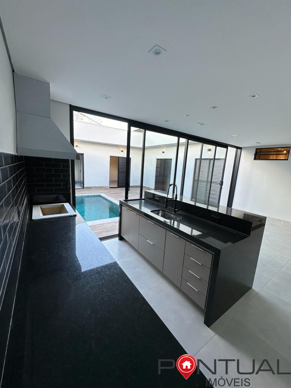 Casa à Venda Jardim Florença Marília SP - 3 Quartos 1 Suíte - R$ 940.000 - 199m² Construídos - Aceita Permuta
