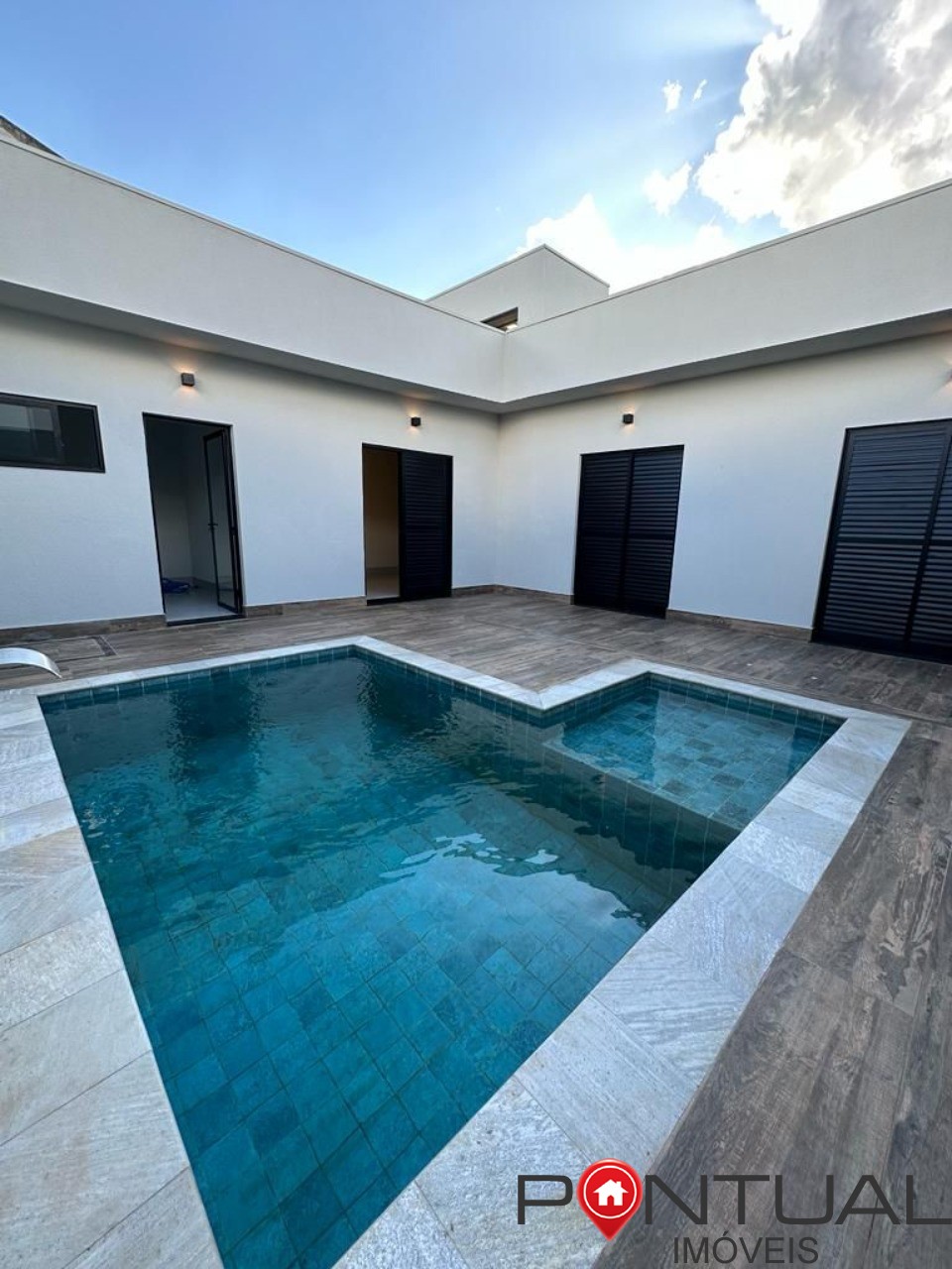 Casa à Venda Jardim Florença Marília SP - 3 Quartos 1 Suíte - R$ 940.000 - 199m² Construídos - Aceita Permuta