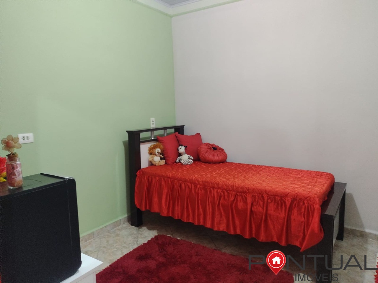 Marília-SP: Casa à venda no Núcleo Habitacional Nova Marília com 3 quartos, 2 salas e 150m² de área.