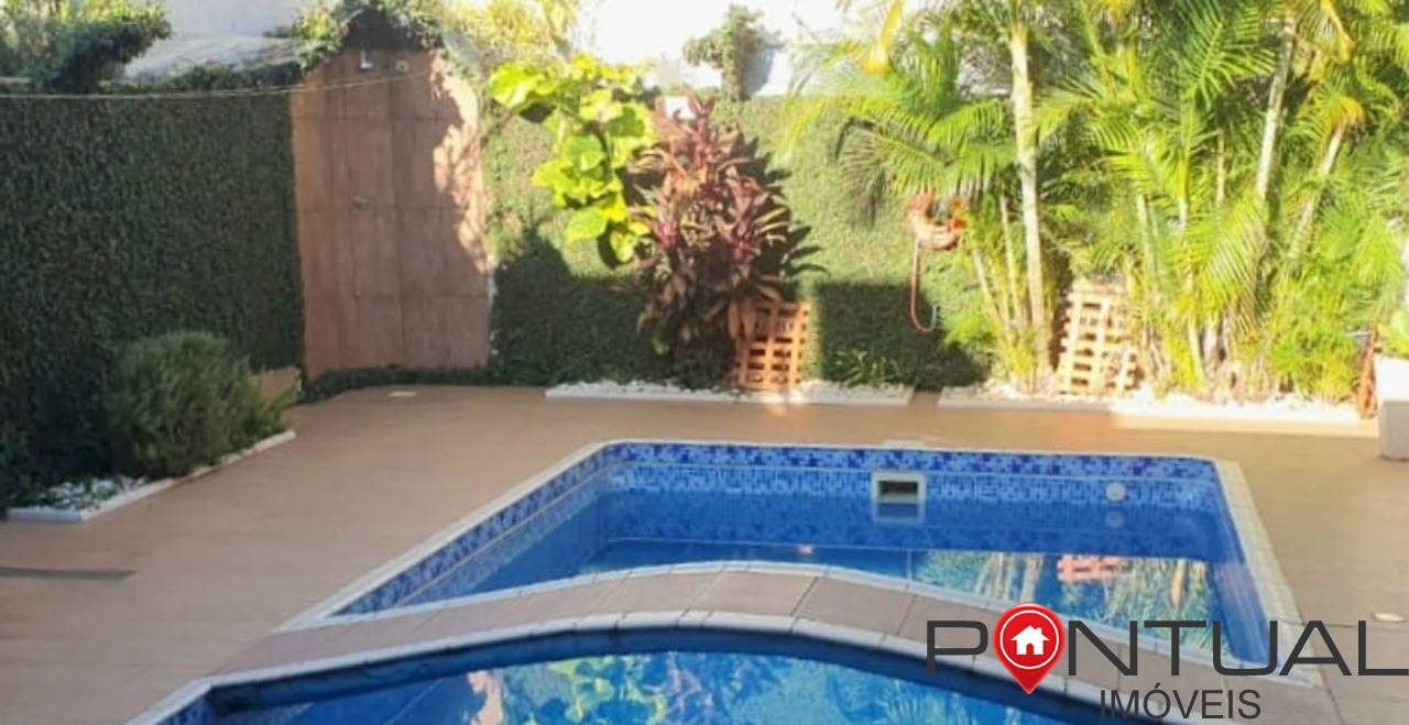 Casa em Condomínio à Venda em Marília-SP - Residencial Vale Verde: 4 quartos, 1 suíte, 3 salas, 3 vagas, 240m². Venha Conferir!